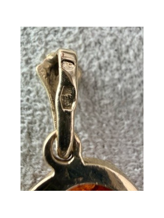 Złota zawieszka z bursztynem pr.585 1.97g