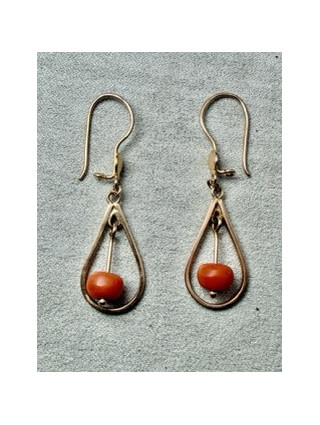 Złote kolczyki z koralem pr.585 4.47g