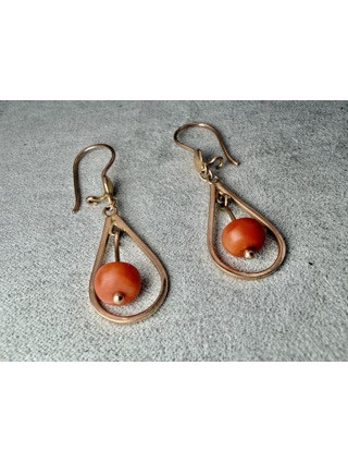 Złote kolczyki z koralem pr.585 4.47g