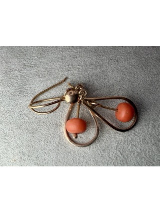 Złote kolczyki z koralem pr.585 4.47g