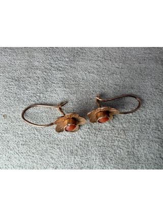 Złote kolczyki z koralem pr.583 1.59g